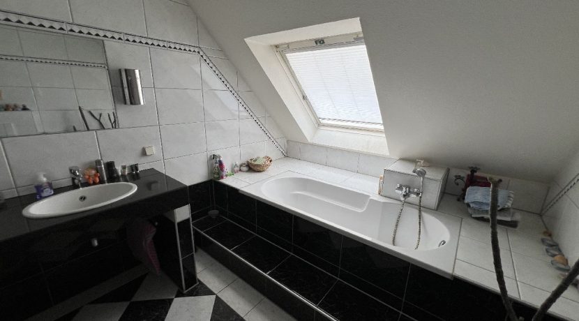 Badezimmer mit Wanne