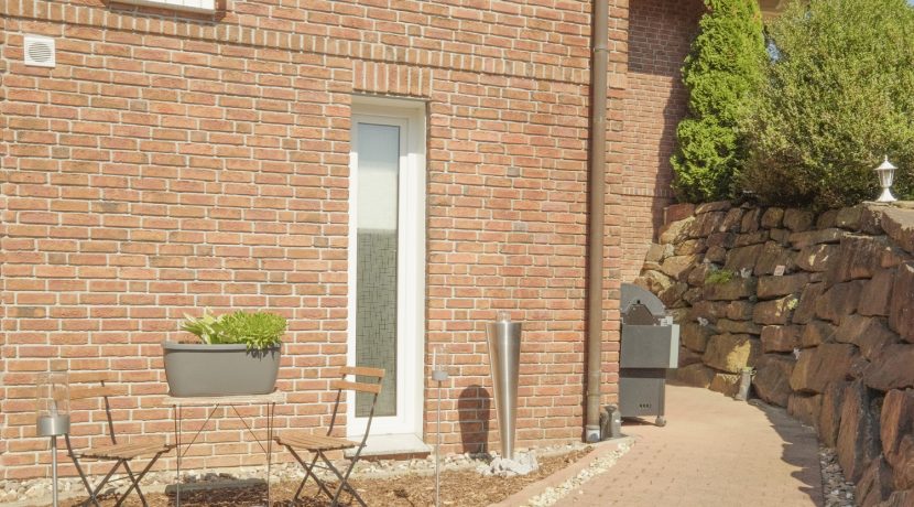 Separater Eingang zur Souterrainwohnung W2