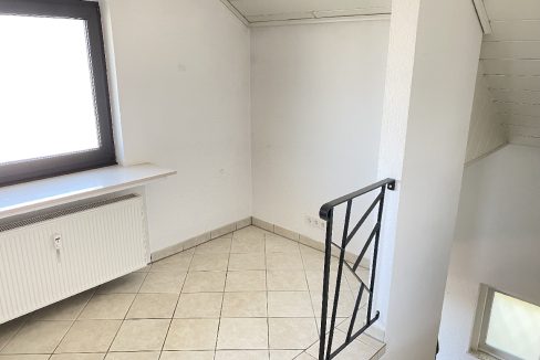 Platz für eine Garderobe im DG