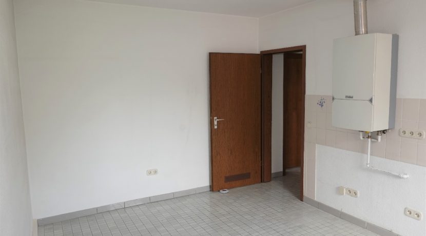 Küche bietet Platz für einen Esstisch