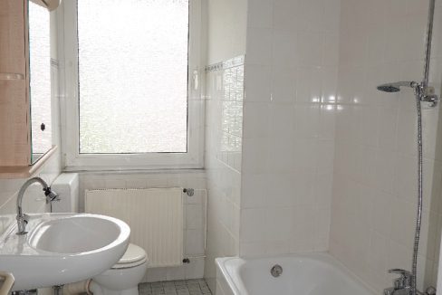 Tageslichtbad mit Badewanne