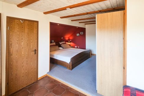 Schlafzimmer mit Sauna und Balkon