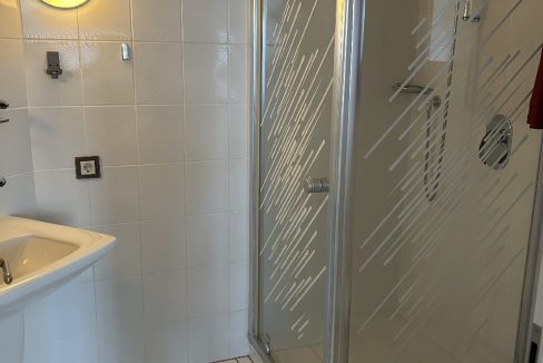 2 gleiche Bäder Einliegerwohnung