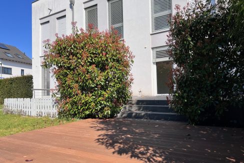 Rückansicht und Terrasse