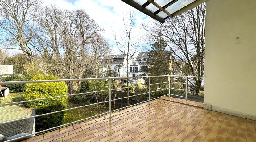 ...mit Balkon zum Garten