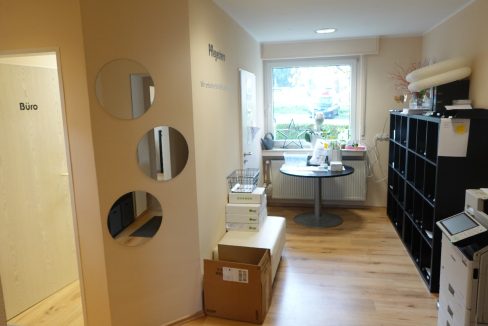 Wartebereich + Abstellraum (optional Büro IV)