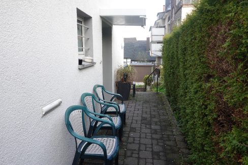 Separater Eingang rückseitig stufenlos