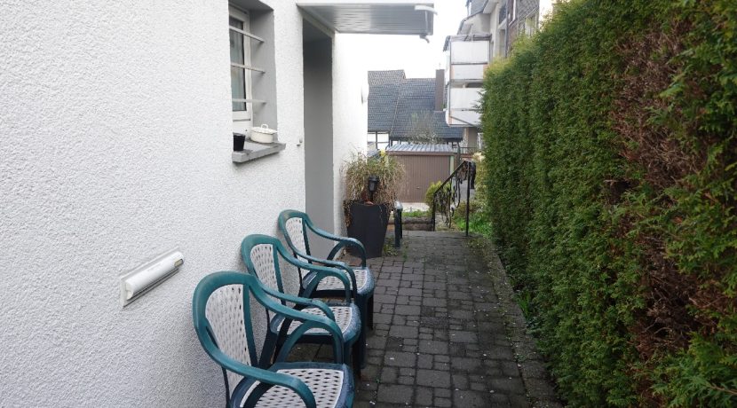Separater Eingang rückseitig stufenlos