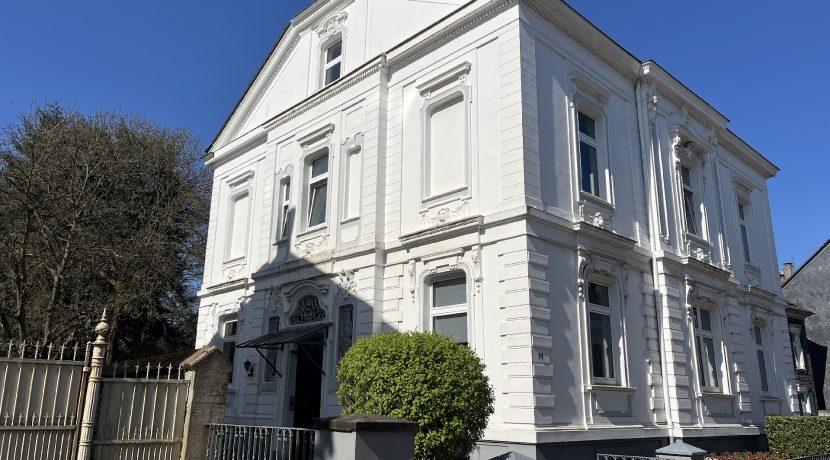 repräsentatives Wohn- und Geschäftshaus
