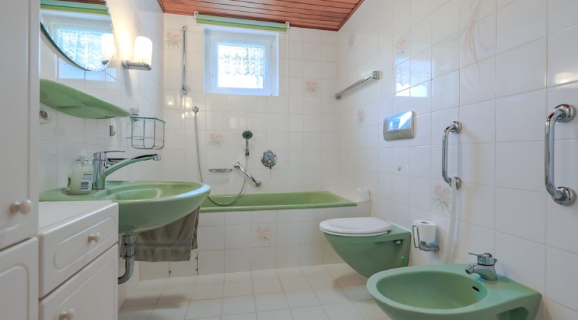 Badezimmer EG