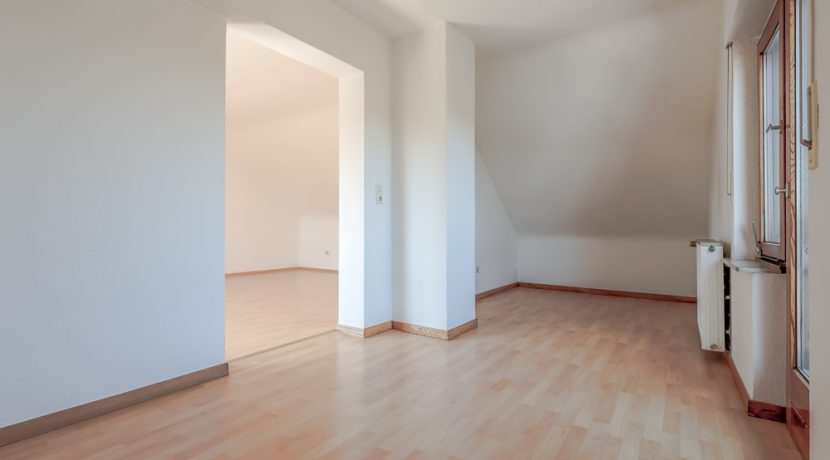 Durchgangszimmer DG