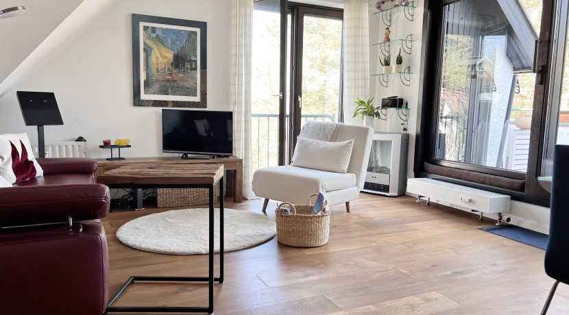 Wohnzimmer mit Ausgang zur Loggia