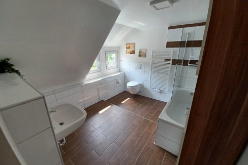 Badezimmer (DG)