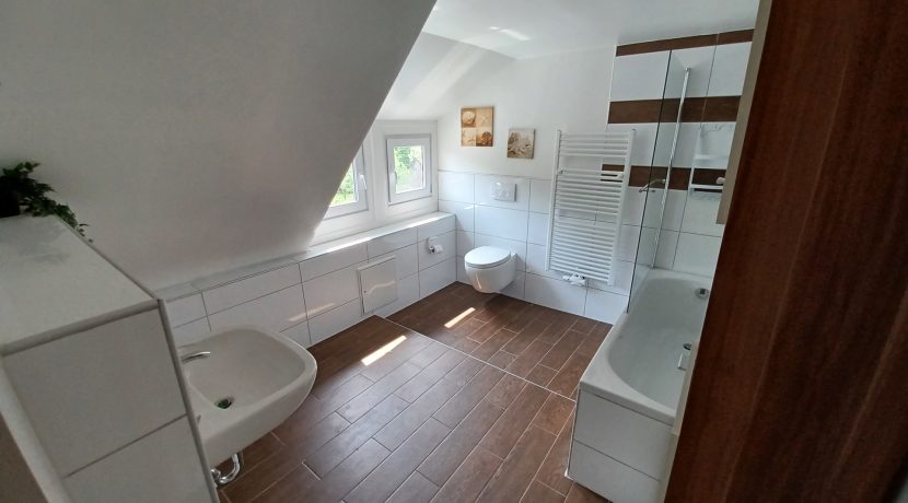 Badezimmer (DG)