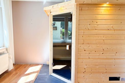 Durchgangszimmer mit Sauna EG