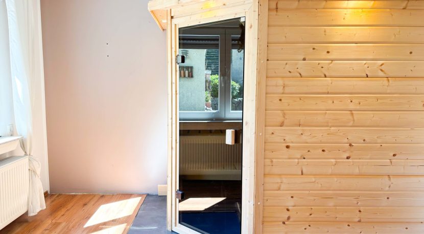 Durchgangszimmer mit Sauna EG