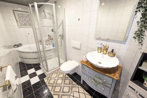 Badezimmer EG