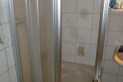 Badezimmer mit Dusche