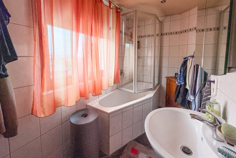 Badezimmer (OG)