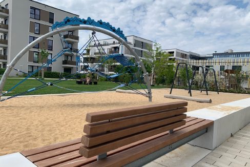 Spielplatz und Grünzonen