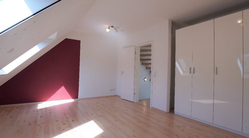 Erstes Schlafzimmer im DG