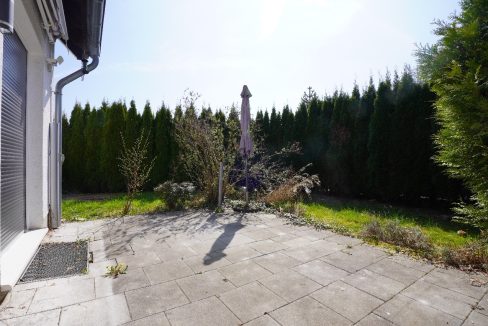 Ca. 20 m² große Terrasse mit Südausrichtung