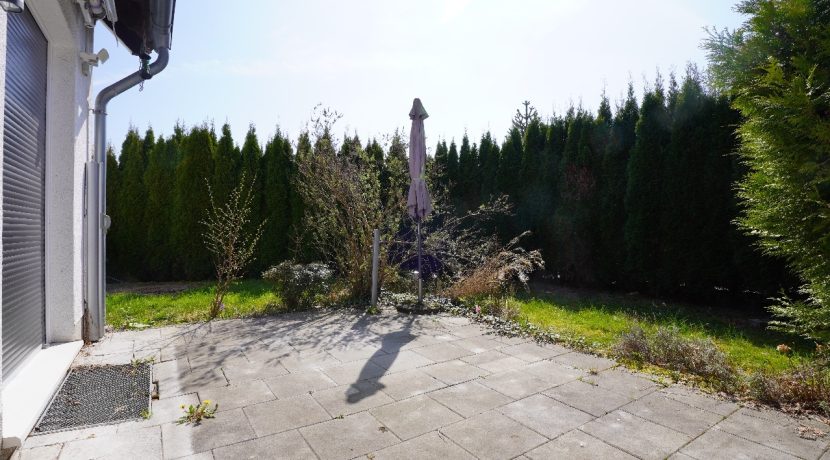 Ca. 20 m² große Terrasse mit Südausrichtung