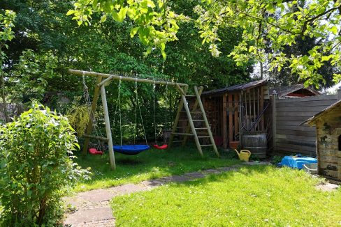 viel Platz für Kinder und Tiere