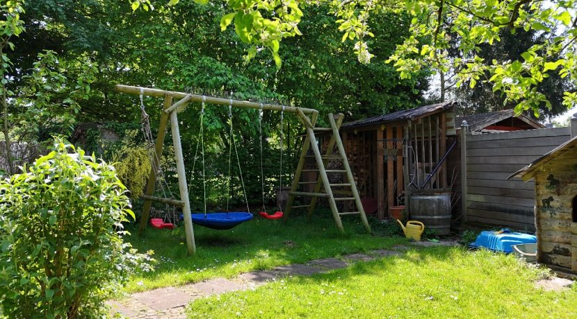 viel Platz für Kinder und Tiere