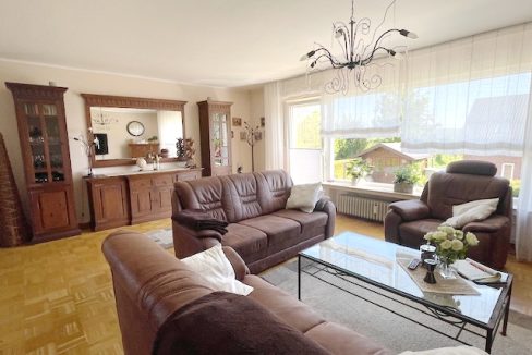 Haushälfte 1 Wohnbereich mit Zugang zu Terrasse und Garten
