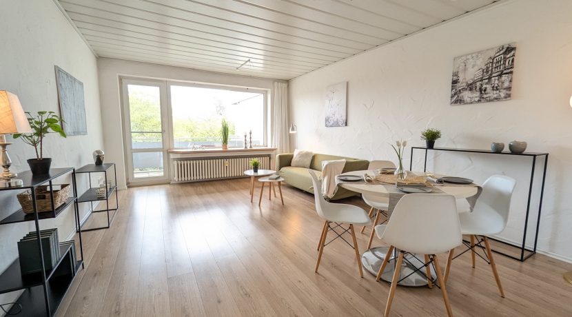 Wohnzimmer Blick zum Balkon