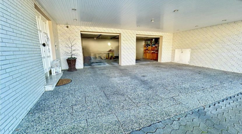 Doppelgarage im Haus UG