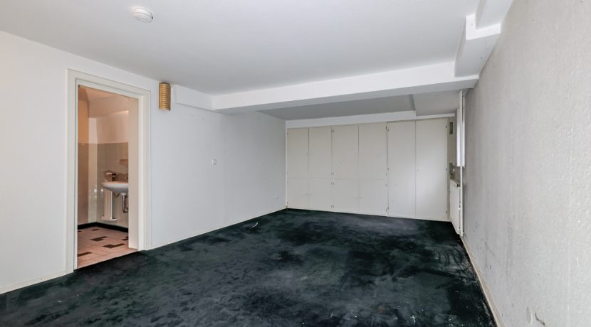 Zimmer 1 KG