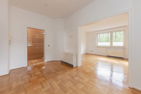 großzügig und hell - Wohnzimmer