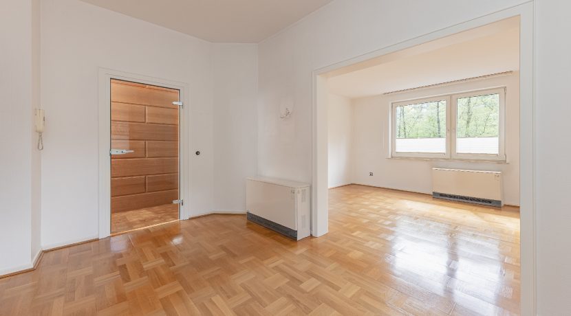 großzügig und hell - Wohnzimmer