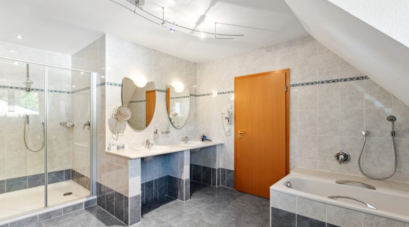 Badezimmer 1