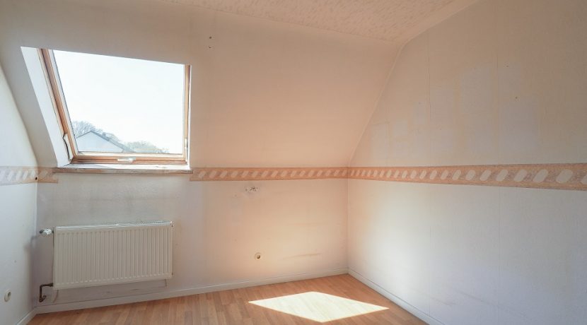 Das erste Kinder-/Arbeitszimmer