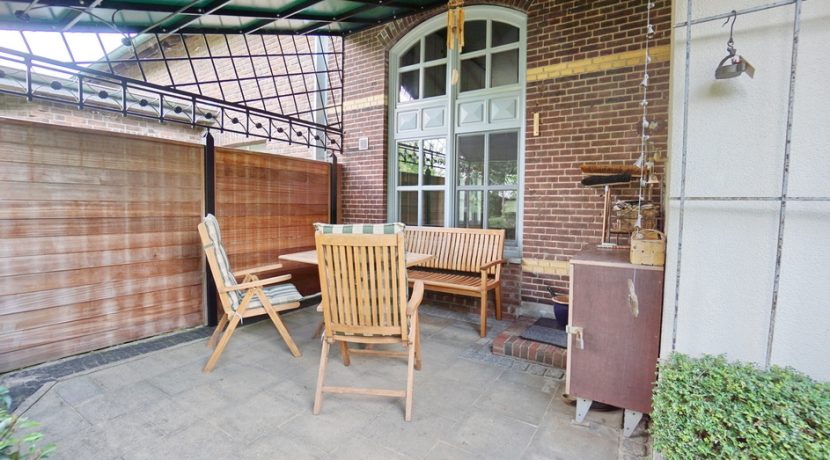 ... mit Außensitzplatz