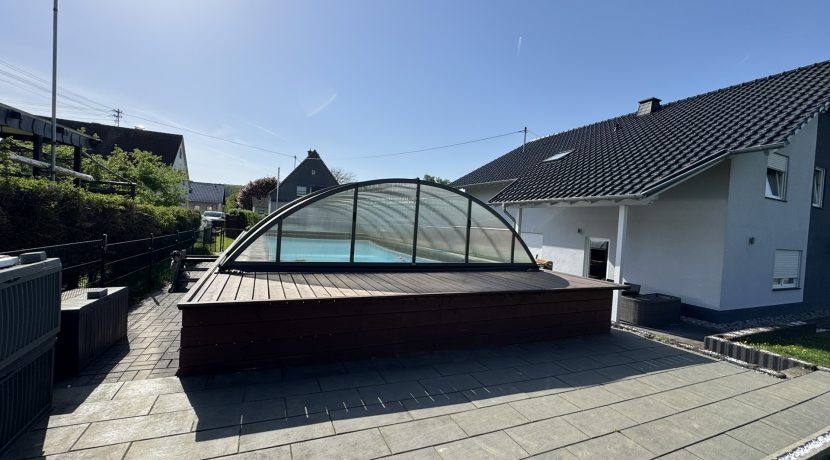 überdachter Poolt
