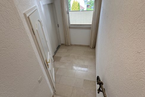 Wohnungseingangsbereich / Eigener Fahrstuhl