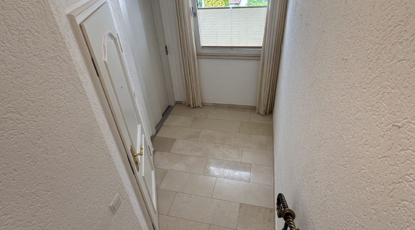 Wohnungseingangsbereich / Eigener Fahrstuhl