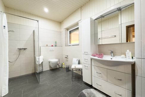 Badezimmer EG