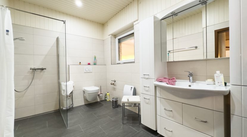 Badezimmer EG