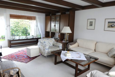 Das ca. 31 m² große Wohnzimmer...