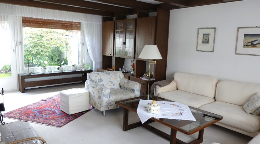 Das ca. 31 m² große Wohnzimmer...