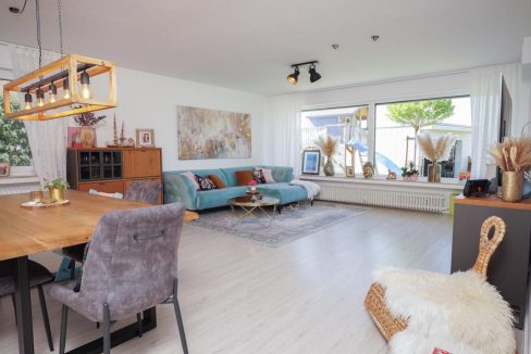 Wohn-/ Esszimmer mit Gartenzugang