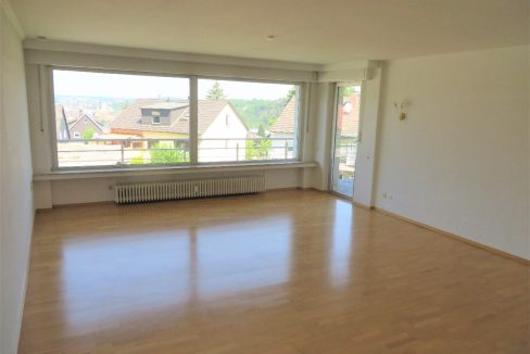 OG. Wohn-/Esszimmer mit Balkon