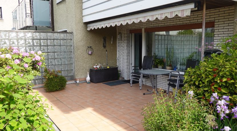 Große Terrasse im EG