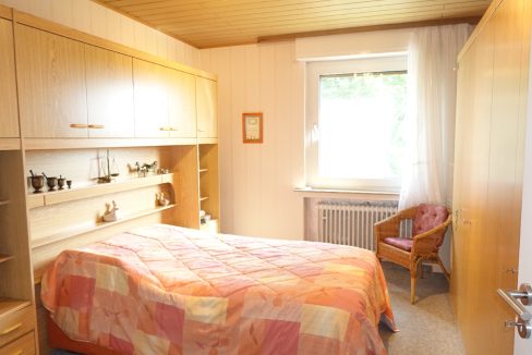...Schlafzimmer sowie...