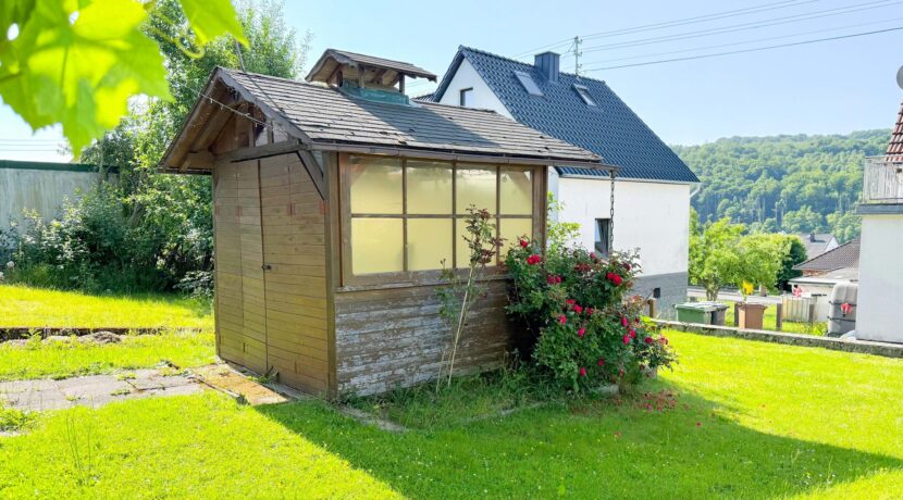 Gartenhaus mit Grillplatz